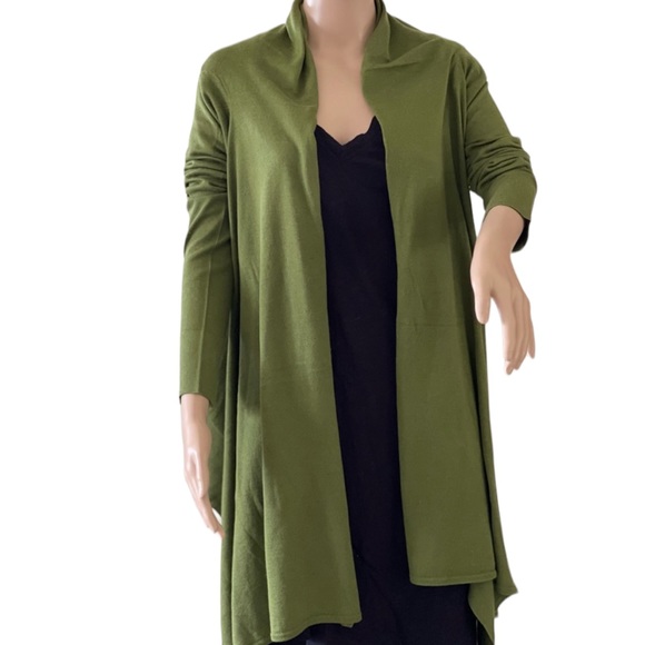 BCBGMaxAzria  SILK 88% with 12% Wool, Draped Cardigan   Size XS/S,runs big - Picture 2 of 9